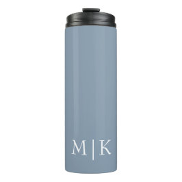 Dusty Blue und White | Modernes Monogramm Thermosbecher