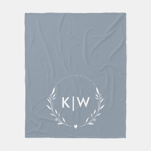 Dusty Blue und White | Monogram für moderne Initia Fleecedecke (Vorderseite)