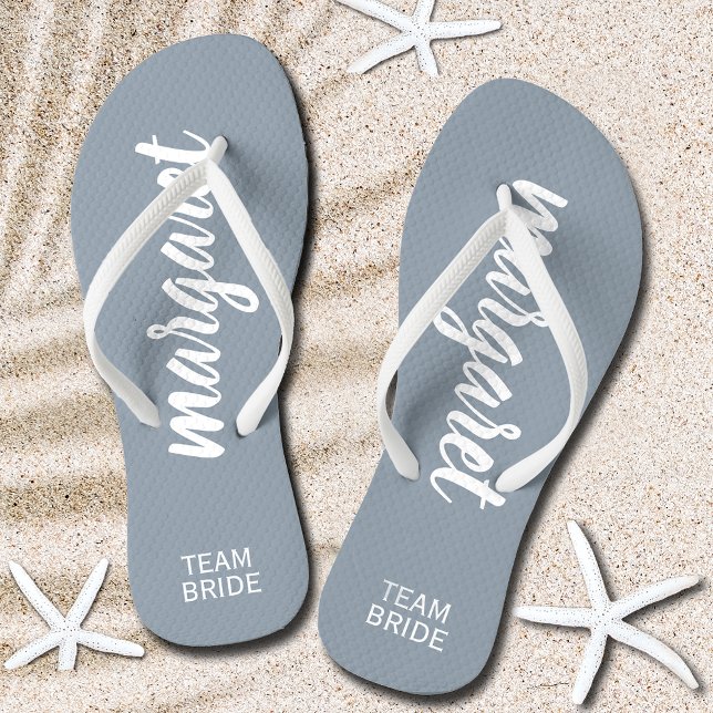 Dusty Blue und White Personalisiert Team Bride Flip Flops (Dusty Blue and White Personalized Team Bride Flip Flops)