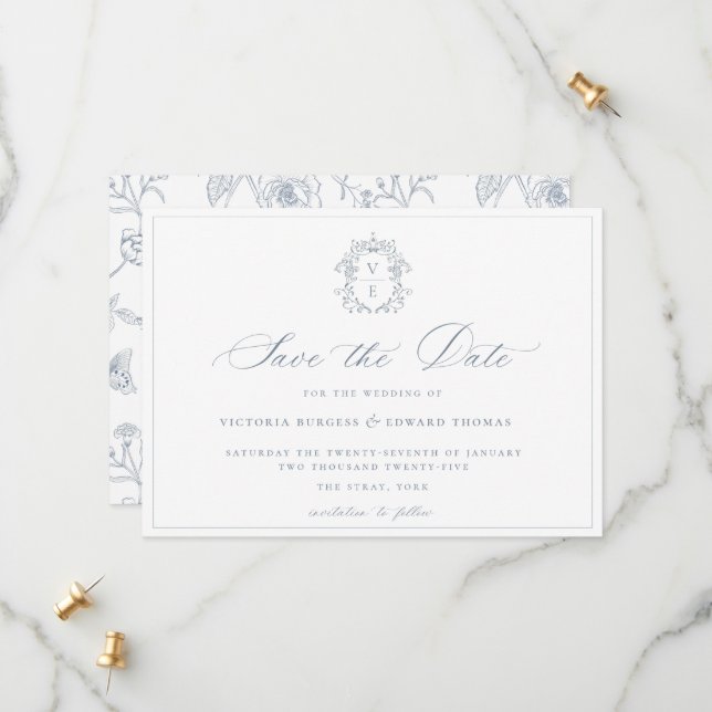 Dusty Blue Wappen Monogram Wedding Save The Date (Vorderseite/Rückseite Beispiel)