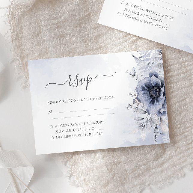 Dusty Blue Watercolor Floral Botanical Wedding RSVP Karte (Von Creator hochgeladen)