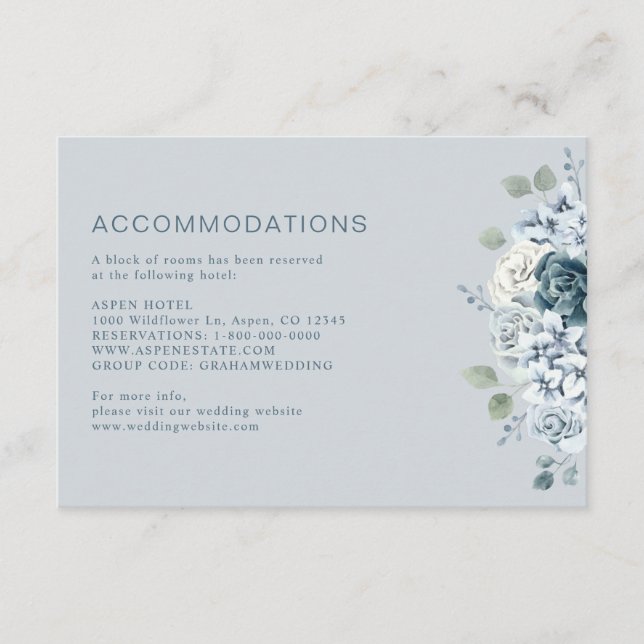 Dusty Blue Watercolor Floral Wedding Hotel Enclosu Begleitkarte (Vorderseite)