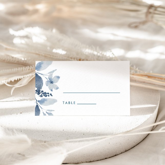 Dusty Blue Watercolor Floral Wedding Platzkarte (Von Creator hochgeladen)
