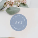 Dusty Blue Wedding Einladung Rücksendeadresse Runder Aufkleber<br><div class="desc">Das elegante und moderne Dusty Blue Wedding Invitation Return Address Label wurde entworfen, um Ihnen zu helfen, den richtigen Ton für Ihre Hochzeitsfeier Set! Dieses schicke Hochzeitsrücksendelabel zeichnet sich durch dustiges blaues Hochzeitsmotiv, anpassbaren Text mit elegantem Kalligrafieschrift aus. Ideal für Hochzeiten, Hochzeiten im Frühling, Hochzeit im Herbst, Hochzeit im Sommer,...</div>