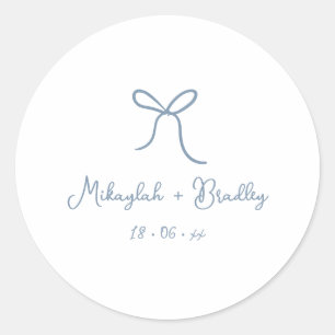 Dusty Blue Whimsical Bow Personalisiert Wedding Runder Aufkleber