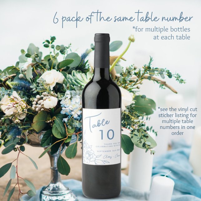 Dusty Blue & White Botanical Wedding Tischnummer Weinetikett (Von Creator hochgeladen)
