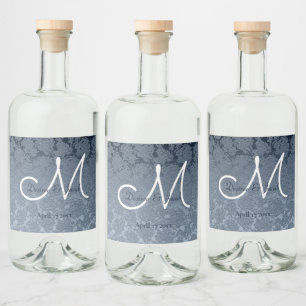 Dusty Blue White Elegant Wedding Monogram Floral Alkoholflaschenetikett