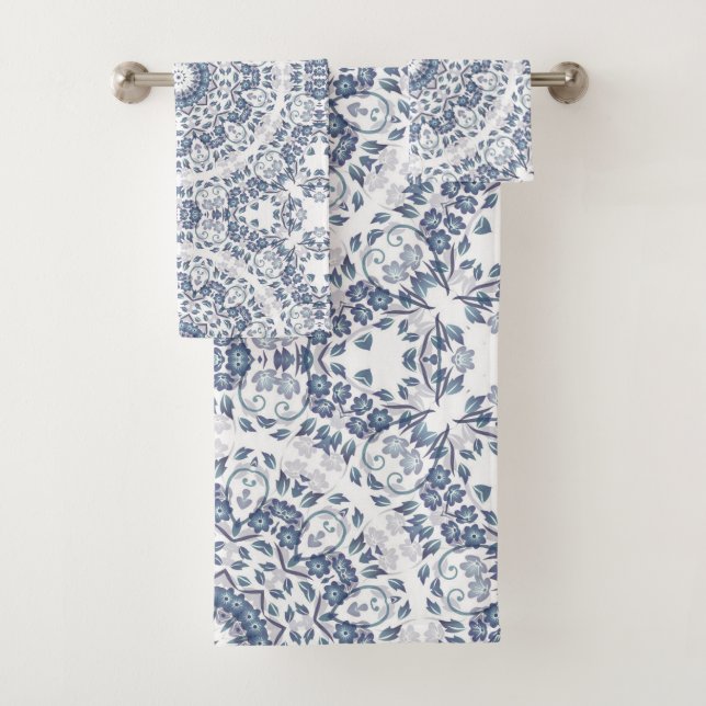 Dusty Blue White Floral Mandala Muster Badhandtuch Set (Insitu)