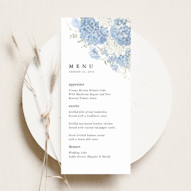 Dusty Blue White Floral Wedding Reception Dinner Menükarte (Dusty blue white hydrangea wedding sign menu, reception dinner menu card, neutral plate indoors)