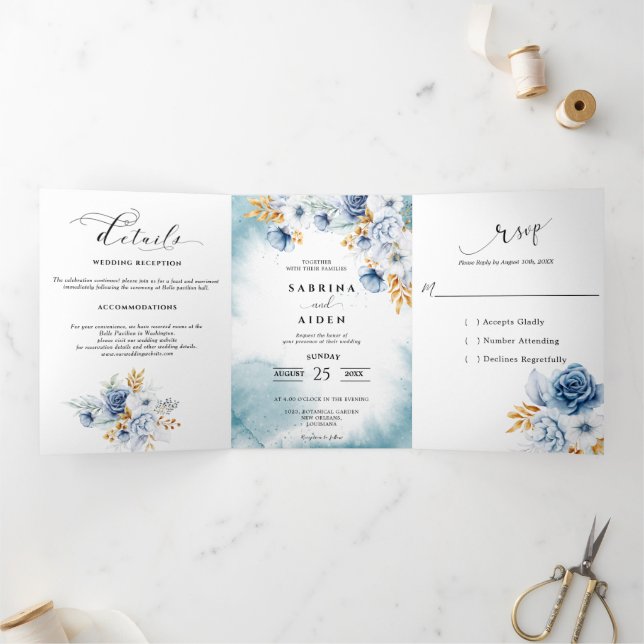 Dusty Blue White Gold Floral Wedding Dreifach Gefaltete Ankündigung (Innenseite)