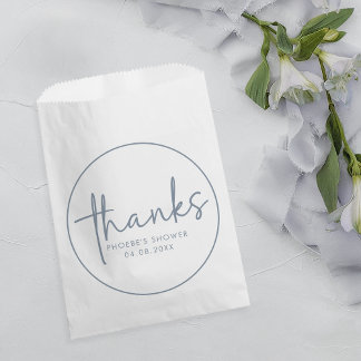 Dusty Blue & White Minimalistisch Script Brautpart Geschenktütchen