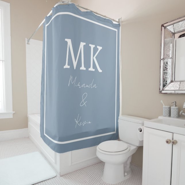 Dusty Blue White Monogram Modern Minimal Trendy Duschvorhang (Beispiel)