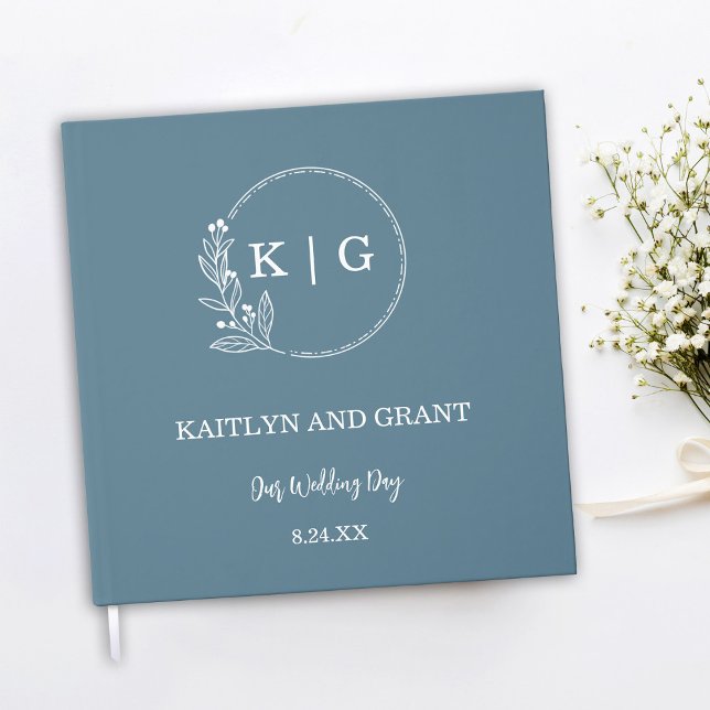 Dusty Blue & White Monogram Wedding Guestbook Gästebuch (Dusty blue and white wedding guestbook with floral monogram)