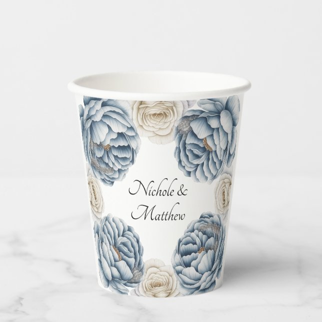 Dusty Blue & White Peony Wedding Pappbecher (Vorderseite)