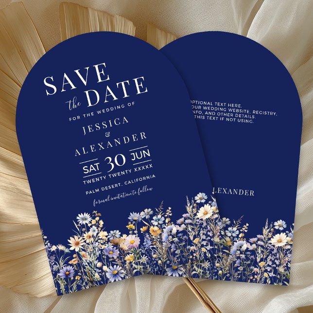 Dusty Blue Wildblume Wedding Arch Navy Rett Date Einladung (Dusty Blue Watercolor Wildflowers Wedding Arch Save the Date, Navy Blue Background, Text on Back.)