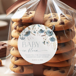 Dusty Blue Wildblumen Baby in Blütendusche Runder Aufkleber