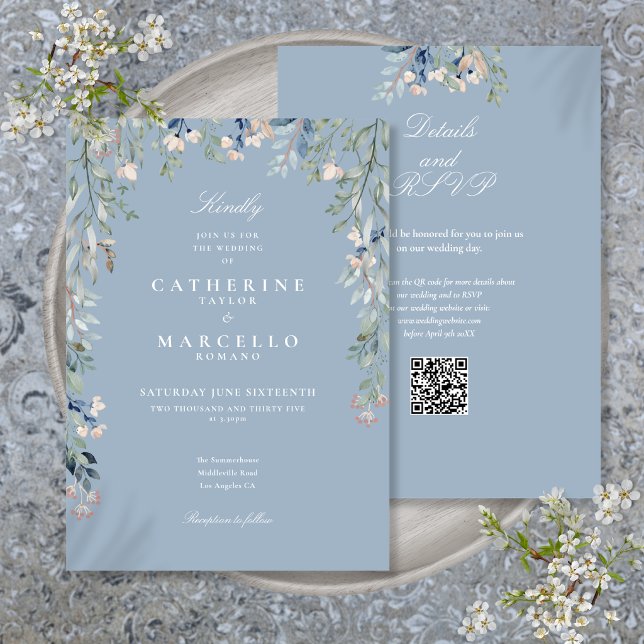 Dusty Blue Wildblumen Floral QR Code Hochzeit Einladung (Dusty Blue Wildflowers Floral QR Code Wedding Invitation)