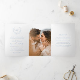 Dusty Blue Wreath Monogram Elegant Wedding Dreifach Gefaltete Einladung