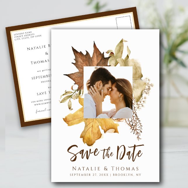 Dusty Brown Herbstleaves fallen in Liebe Hochzeit Ankündigungspostkarte (Von Creator hochgeladen)