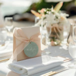 Dusty Green Minimal Calligrafy Wedding Vielen Dank Geschenkanhänger<br><div class="desc">Mit einem sauberen und modernen Design können diese Tags mit Ihren Namen, Ihrem Hochzeitstag oder einer besonderen Nachricht für Ihre Gäste personalisiert werden. Diese Tags sind perfekt für Hochzeiten, Brautpartys oder Verlobungsfeiern geeignet, um Ihre Gäste zu beeindrucken. Konzipiert, um sich mit der "reinen" Einladungs-Kollektion für Hochzeiten abzustimmen. Klicken Sie auf...</div>