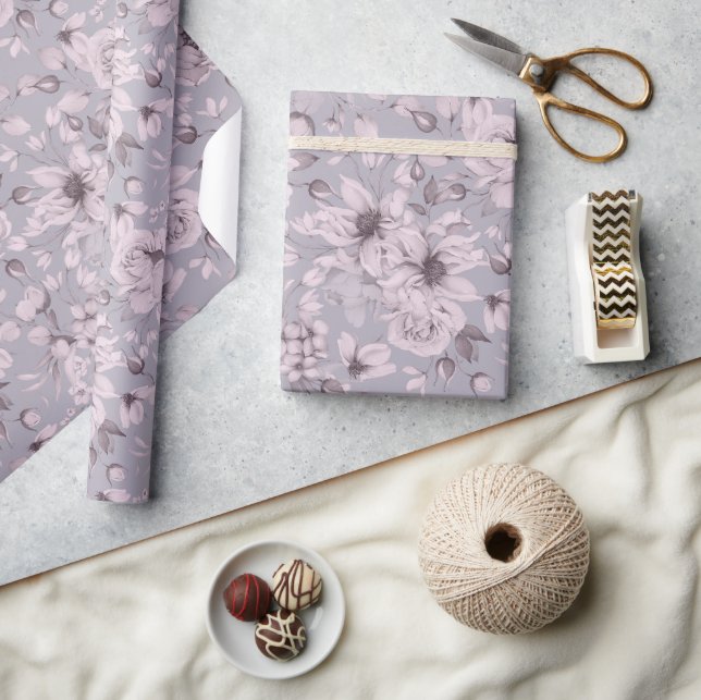 Dusty Lavender Floral Geschenkpapier (Kunsthandwerk)