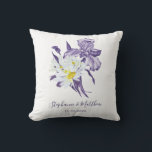 Dusty Lila Floral Iris White Daisy Wedding Kissen<br><div class="desc">Dieses Kissen besticht durch ein elegantes, modernes, florales Aquarell-Design mit lila Iris-Blume und weißen Gängen. Personalisieren Sie mit Ihren Namen und Hochzeitstermin. Dieses Kissen ist Teil einer Sammlung, die auch andere passende Hochzeitsartikel enthält. Bitte besuchen Sie meinen Laden, um die komplette Palette von Hochzeitsartikeln und Brautprodukten zu sehen, die Sie...</div>