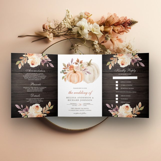 Dusty Peach Floral Pumpkin Barn Wood Wedding Dreifach Gefaltete Einladung (Von Creator hochgeladen)