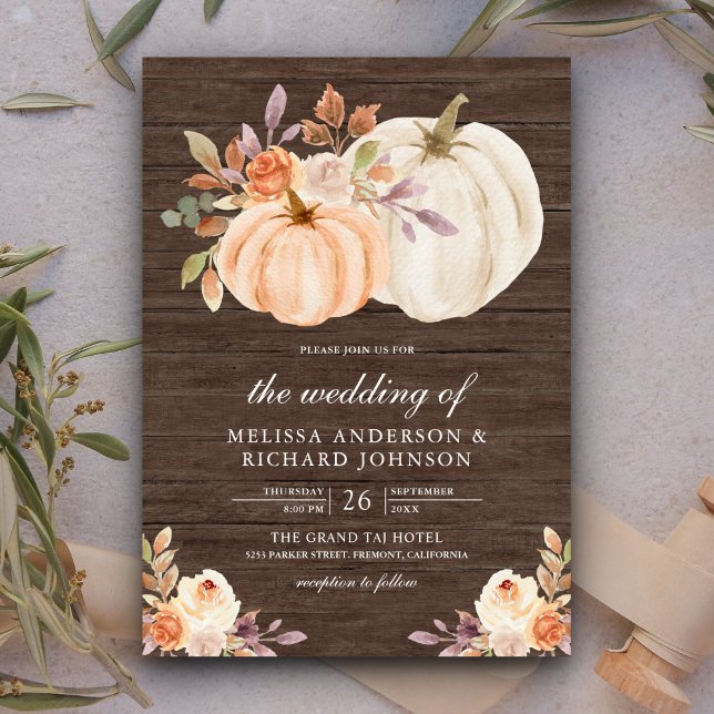 Dusty Peach Floral Pumpkin Barn Wood Wedding Einladung (Von Creator hochgeladen)