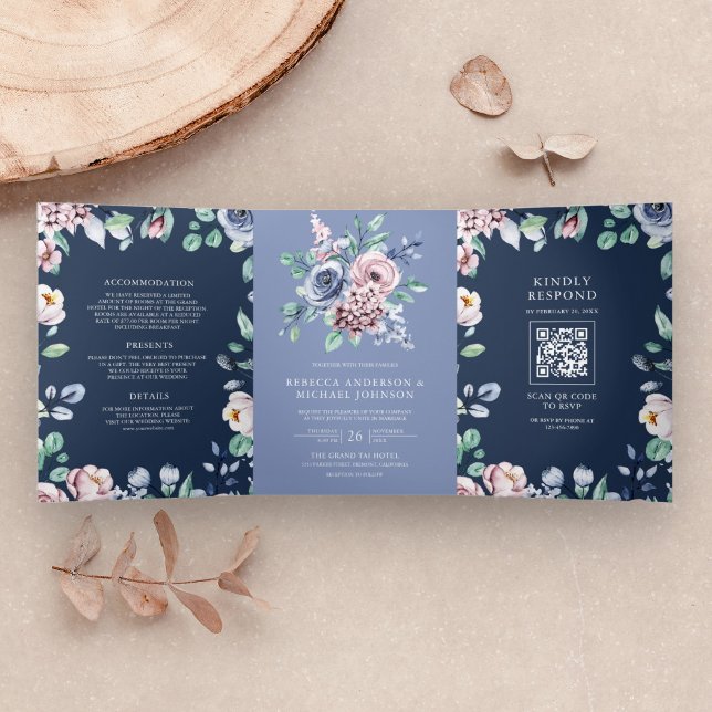 Dusty Periwinkle Pink Floral Navy QR Code Hochzeit Dreifach Gefaltete Einladung (Von Creator hochgeladen)