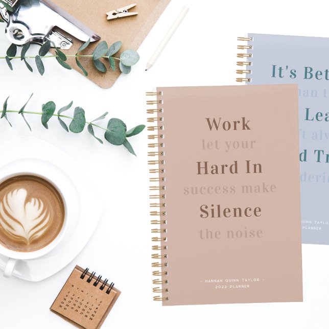 Dusty Pink Quote | Monatliches Monogramm Planer (Von Creator hochgeladen)