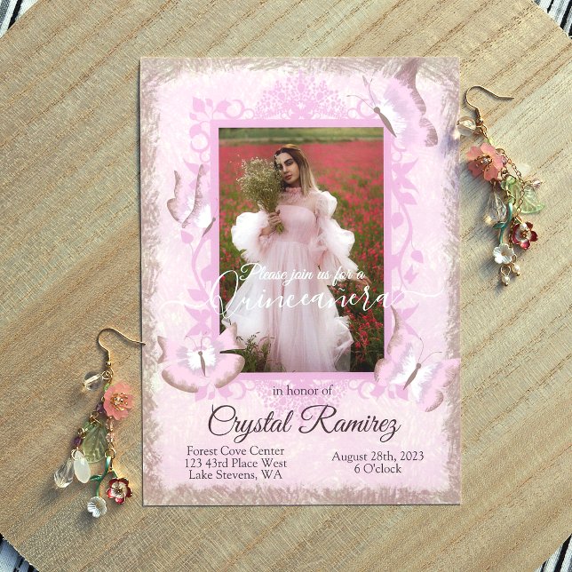Dusty Pink, Vintager Schmetterling Quinceanera Ein Einladung (fancy light pink quinceanera invitations with butterflies, decorative vines leaves border)