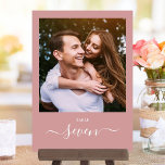 Dusty Rose Elegantes Script Foto Tischnummer<br><div class="desc">Diese eleganten,  staubigen Rose-Signatur-Skripte doppelseitigen Foto-Tischnummern sind perfekt für alle Feiern. Entwickelt von Thisisnotme©</div>
