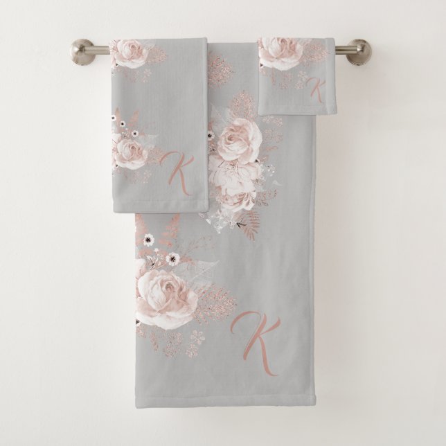 Dusty Rose Floral Monogram Graues Handtuch Set (Insitu)