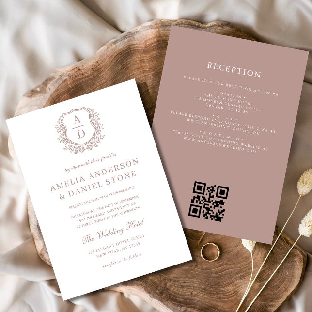 Dusty Rose Floral Wappen Monogram Wedding QR Code Einladung (Von Creator hochgeladen)