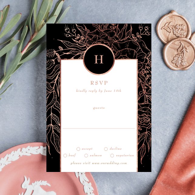 Dusty Rose Gold Classic Monogram Wreath Wedding RSVP Karte (Von Creator hochgeladen)