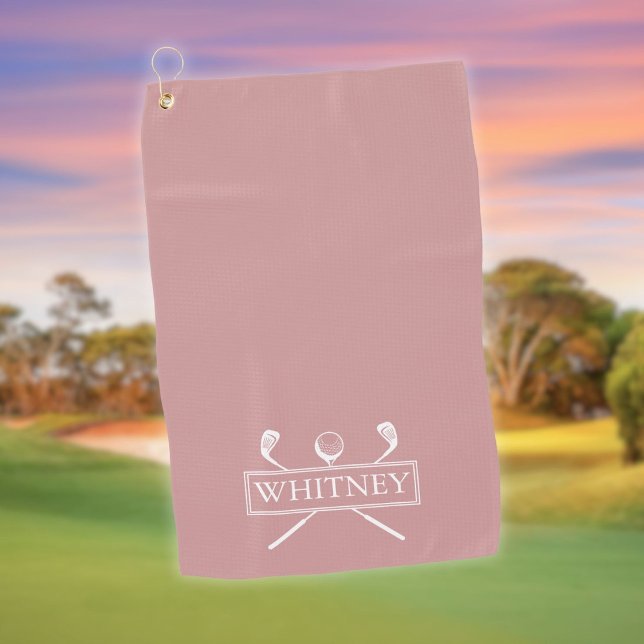 Dusty Rose Golf Clubs und Ball Personalisiert Name Golfhandtuch (Dusty Rose Golf Clubs And Ball Personalized Name Golf Towel)