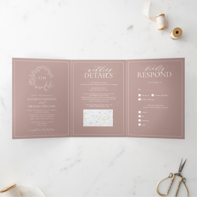 Dusty Rose Leafy Wappen Monogram Wedding Dreifach Gefaltete Einladung (Innenseite)