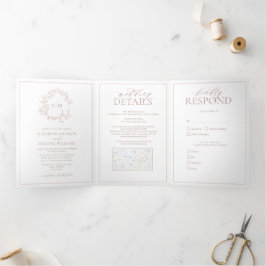Dusty Rose Leafy Wappen Monogram Wedding Dreifach Gefaltete Einladung