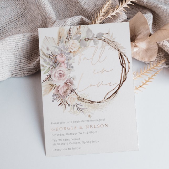 Dusty Rose Modern Boho Wreath Fall in Love Wedding Folieneinladung (Von Creator hochgeladen)