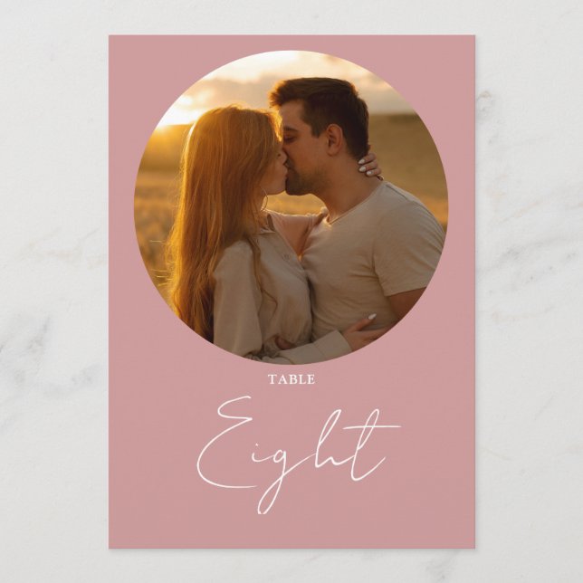 Dusty Rose Moderne Minimalistische Script-Tischnum Einladung (Vorderseite)