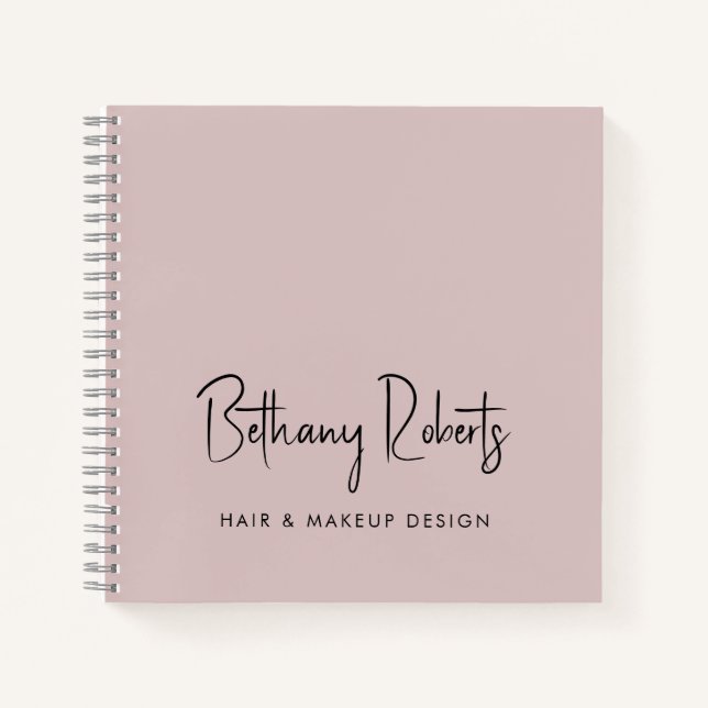 Dusty Rose Moderne Signatur Script Hair and Makeup Notizbuch (Vorderseite)