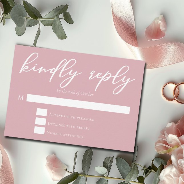 Dusty Rose Pink Feminine Typografy Wedding RSVP Karte (Von Creator hochgeladen)