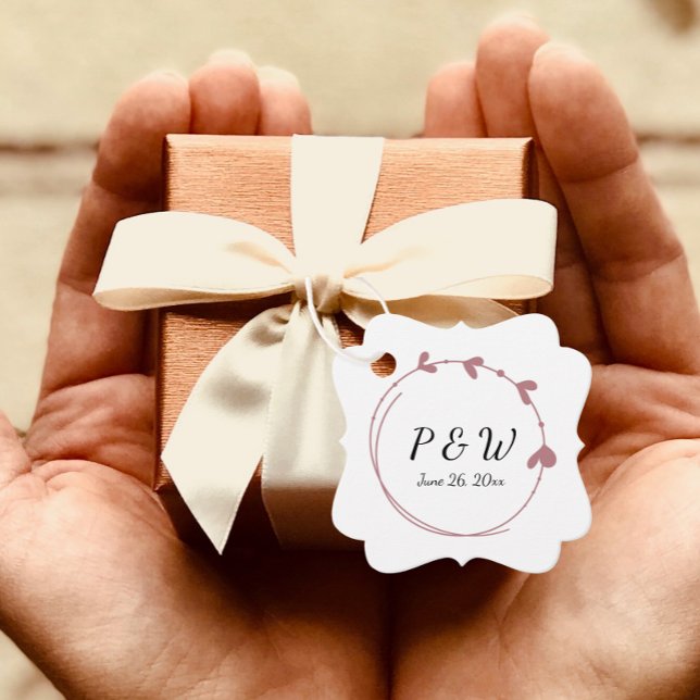 Dusty Rose Simple Heart Wreath Monogram Wedding Geschenkanhänger (In Situ Held)