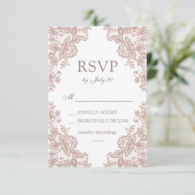 Dusty Rose Spitzen Hochzeit rsvp Karte (Stehend Vorderseite)