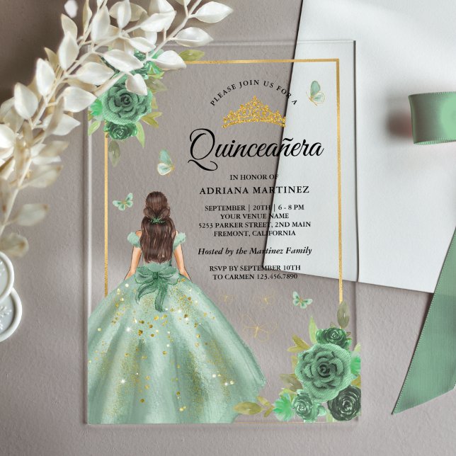 Dusty Sage Green Floral Butterfly Quinceanera Acryleinladungen (Von Creator hochgeladen)