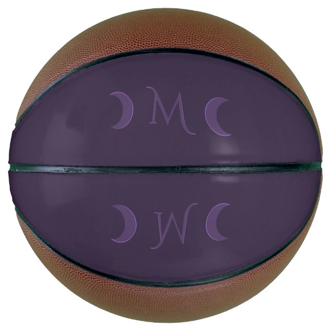 Dusty Violet Crescent Moons Monogramm Basketball (Vorderseite)