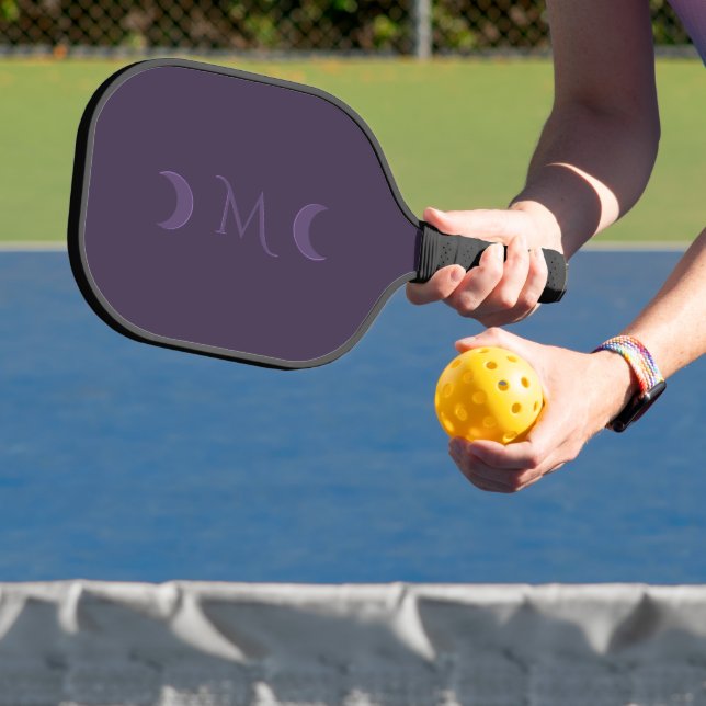 Dusty Violet Crescent Moons Monogramm Pickleball Schläger (InSitu)