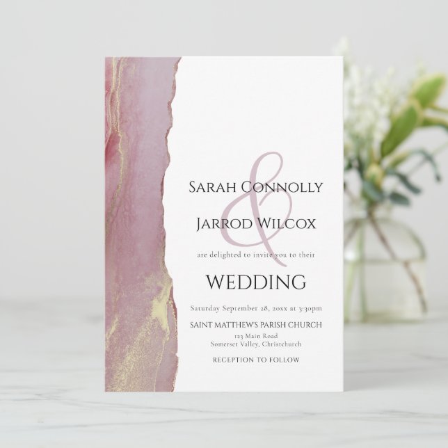 Dusty Viva Magenta Wedding Einladung (Stehend Vorderseite)