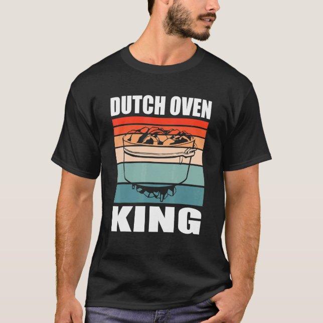 Dutch Oven King Firepot Cooking Grilling T-Shirt (Vorderseite)