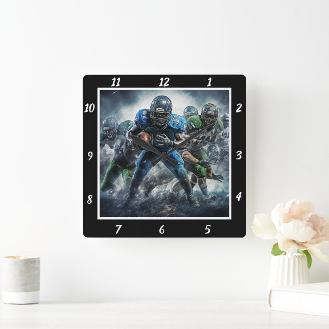 Dynamic High Energy Football Action Scene Quadratische Wanduhr (Zuhause)